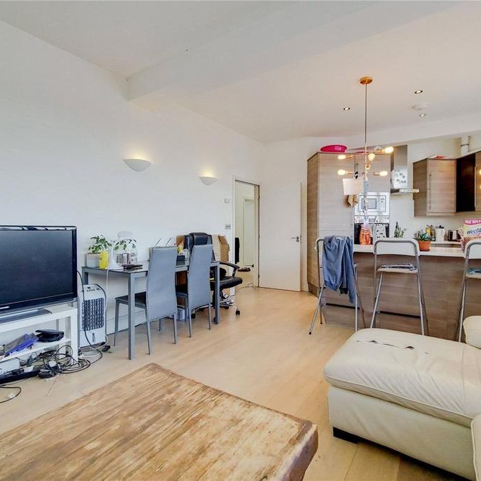 4 bedroom flat to rent - Photo 1