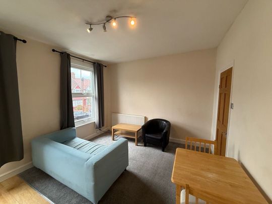 2 Bed Flat, Longley Road, SW17 - Photo 1