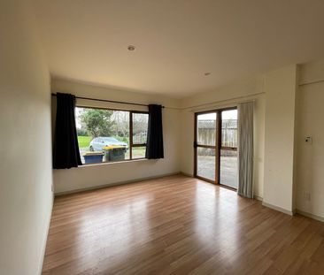 WHENUAPAI - Large 4 Bedrooms House - Photo 4