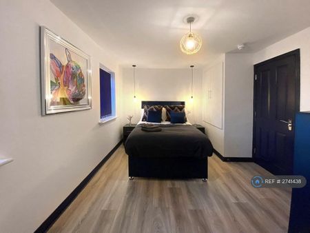1 bedroom in a house share to rent - Photo 2