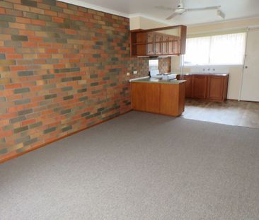 SPOTLESSLY CLEAN TWO BEDROOM UNIT CLOSE TO SHOPS, SCHOOLS AND TRANS... - Photo 4