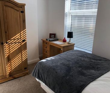 5 bedroom terraced house to rent - Photo 3