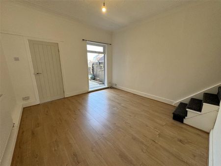 3 bedroom terraced house to rent - Photo 3