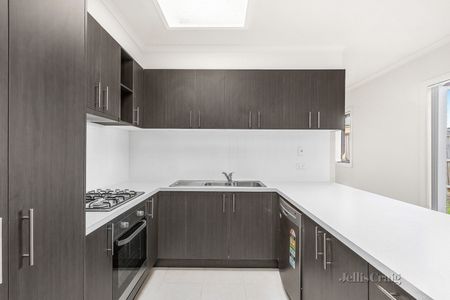 2/19 Larson Avenue, Tarneit - Photo 3