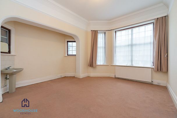 Bracknell Gardens, London, NW3 - Three Bedroom Flat To Rent - £658 pw / £2,850pcm - Photo 1