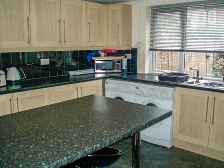 2 bedroom townhouse to rent - Photo 3