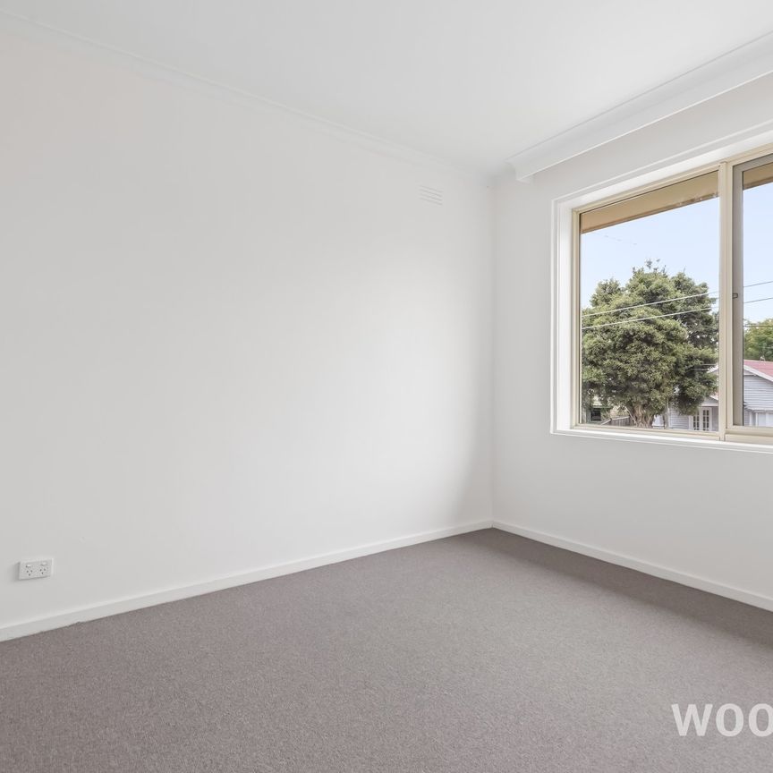 RENOVATED TWO BEDROOM UNIT! - Photo 1