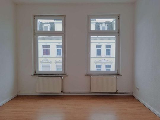 Stilvolle Altbauwohnung mit großzügigem Raumgefühl in der Südstadt - Photo 1