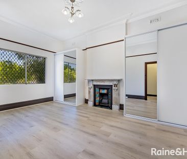 Immaculately Renovated 4 Bedroom House - Photo 4