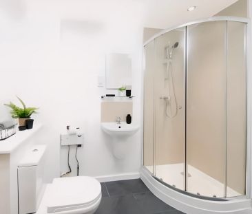 2 Bed Flat - Photo 6