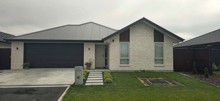 Near new three-bedroom family home - Photo 5