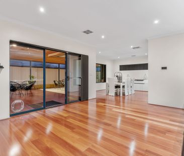 Gorgeous Family Home in Baldivis - Photo 4