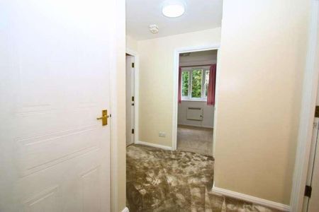 Alexandra Gardens, Knaphill, Woking, GU21 - Photo 3