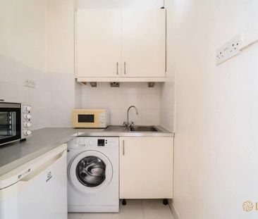 Queensway, W2, London - Photo 2