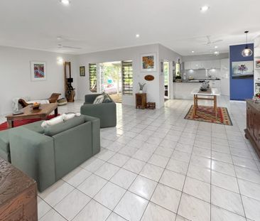 LARGE FAMILY HOME, IN SOUGHT AFTER CLIFTON BEACH! - Photo 1