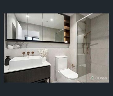 Stylish Inner-City Living with Premium Amenities - Photo 6