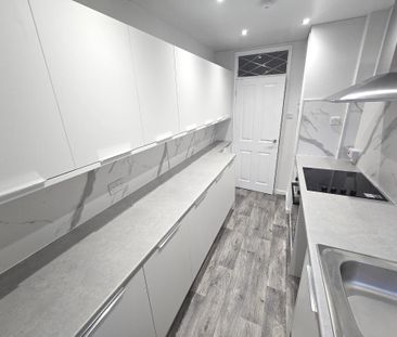 3 bedroom flat to rent - Photo 4