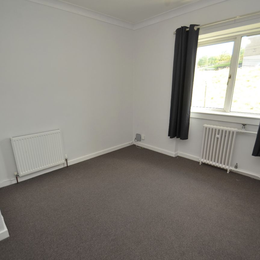 3 bed flat to rent in Berryknowes Road, G52 - Photo 1