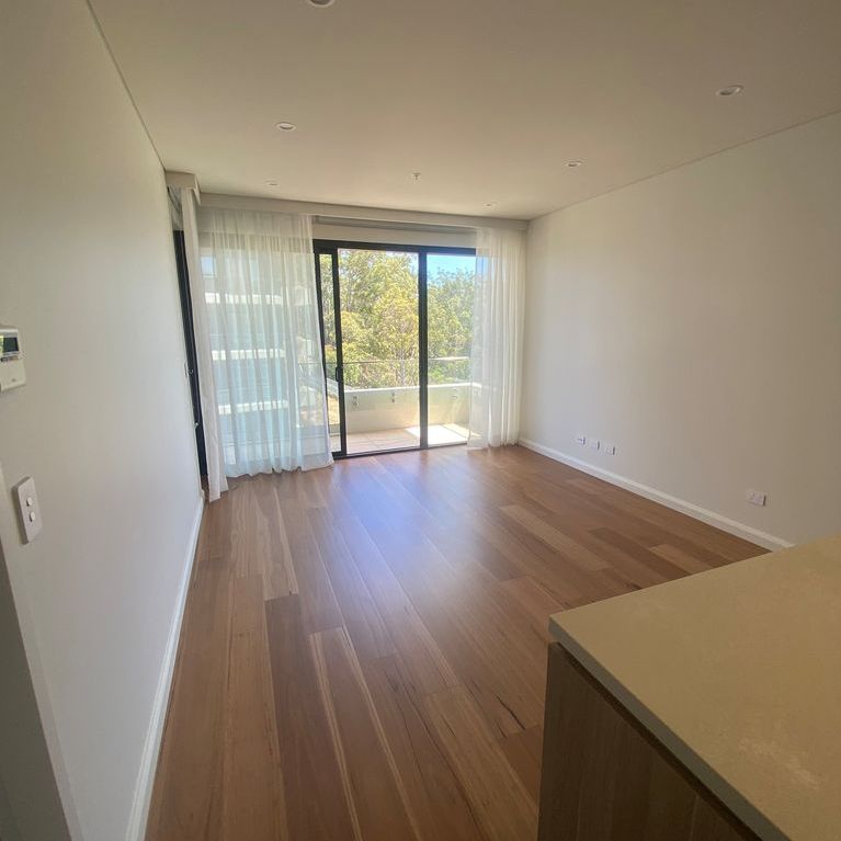 Hotel living with water views, pool, gym, sauna, spa, virtual golf and so much more! - Photo 1