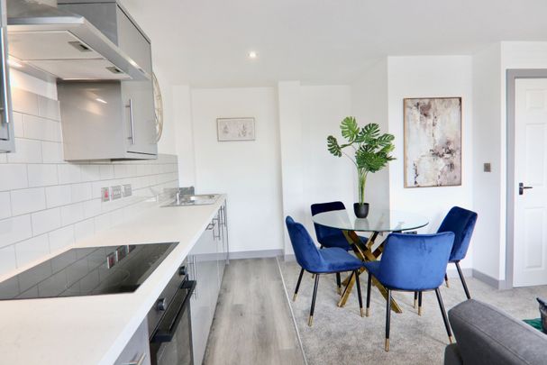 NEWLY REFURBISHED 1 BED APARTMENT - LEEDS - Photo 1