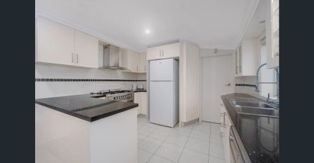 3 Bedroom plus study - Photo 2