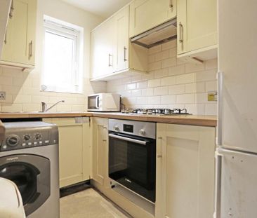 4 bedroom semi-detached house to rent - Photo 6