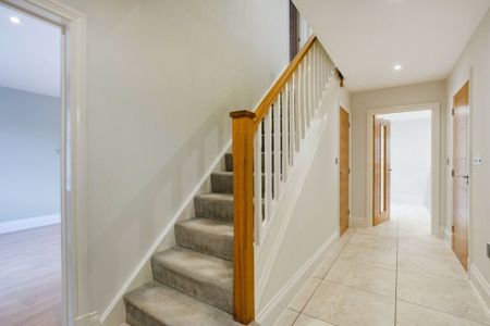 4 bedroom detached house to rent - Photo 2