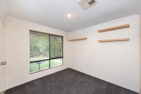 Spacious home in the heart of Lakelands. - Photo 3