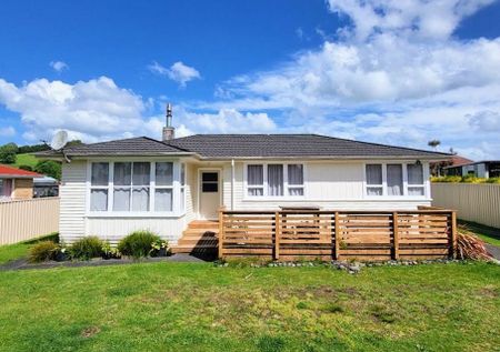 Roslyn Street Gem – Bright, Fresh & Family-Ready - Photo 2