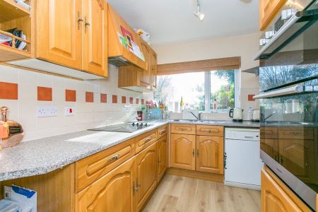 York Way, Sandhurst, GU47 - Photo 5