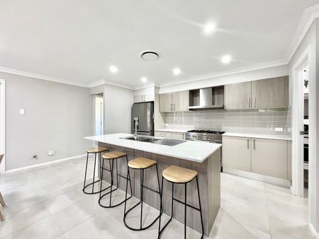 Stunning Family Home! - Photo 2