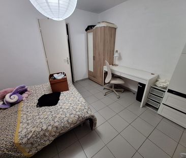 Location Appartement 2 pièces 47m² MARSEILLE 3ème - Photo 3