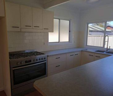 Three bedroom home in great location - Photo 5