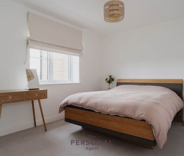 Aurora House Ceres Cresant Epsom Surrey, Epsom - Photo 4