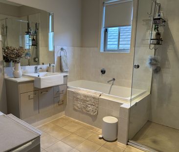 Modern two bedroom duplex - Photo 6