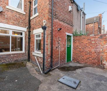 4 bedroom terraced house to rent - Photo 1