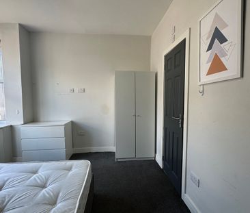 6 Bedroom Mid Terraced House - Photo 6