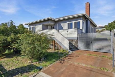 Three Bedroom Family Home - Photo 2