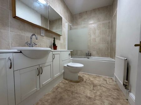 Royal Park - Photo 2