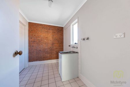 Modern Townhouse - Photo 2