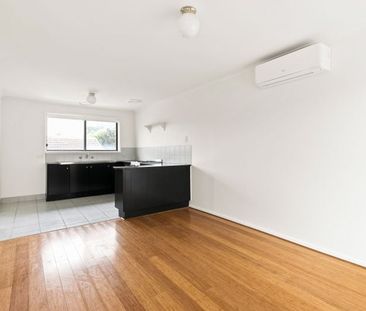 Updated 1 bedroom unit - Photo 2