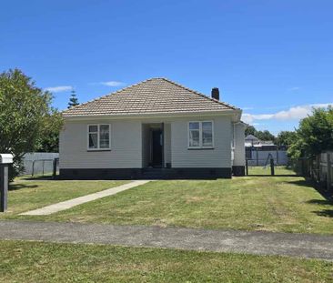 2 bedroom home with spacious backyard - Photo 3