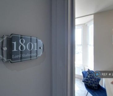1 bedroom in a flat share to rent - Photo 5
