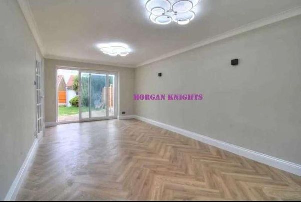 Scarletts, Basildon, Essex, SS14 - Photo 1