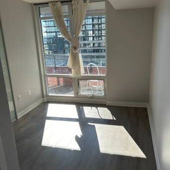 1 Bed + 1 Bed/Den Condo with Parking/Locker Incl - Photo 4