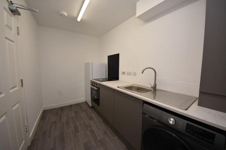 1 bedroom in a house share to rent - Photo 3