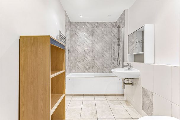 Coral Apartments, Salton Square, London, E14 7GL - Photo 1