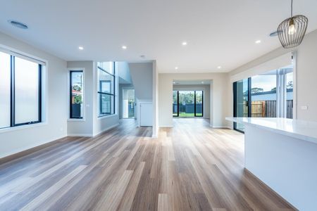 Brand New Luxury Townhouses in Prime Location! - Photo 5