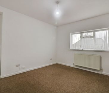 4 Bed Detached House, Whatley Avenue, SW20 - Photo 2