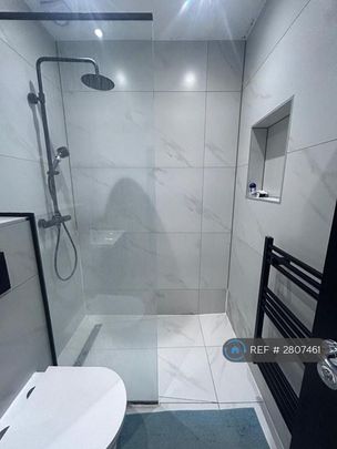 4 bedroom flat to rent - Photo 1